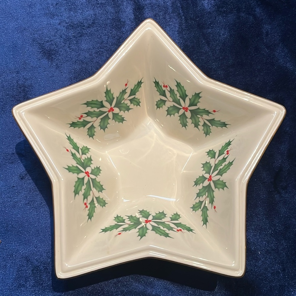 Lenox Holiday Holly and Berry  8" Star Bowl
